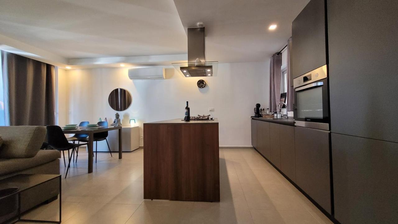 セント・ポールズ・ベイStylish - Modern - Large Terrace - 2 Bed - 200 M From Sea - Fully Air Conアパートメント エクステリア 写真