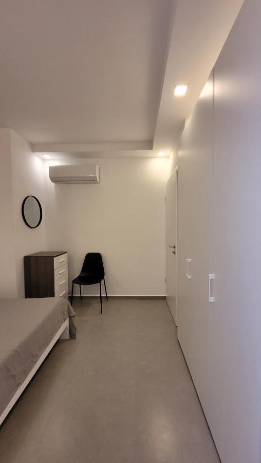 セント・ポールズ・ベイStylish - Modern - Large Terrace - 2 Bed - 200 M From Sea - Fully Air Conアパートメント エクステリア 写真