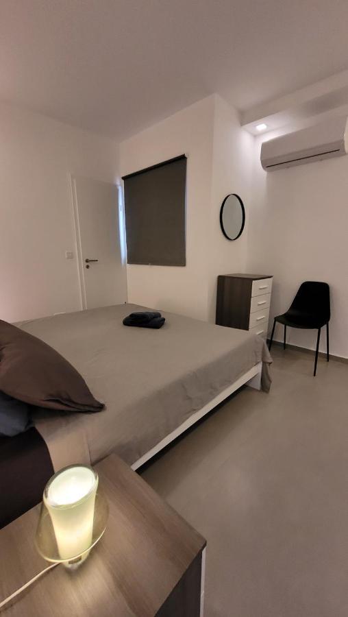セント・ポールズ・ベイStylish - Modern - Large Terrace - 2 Bed - 200 M From Sea - Fully Air Conアパートメント エクステリア 写真