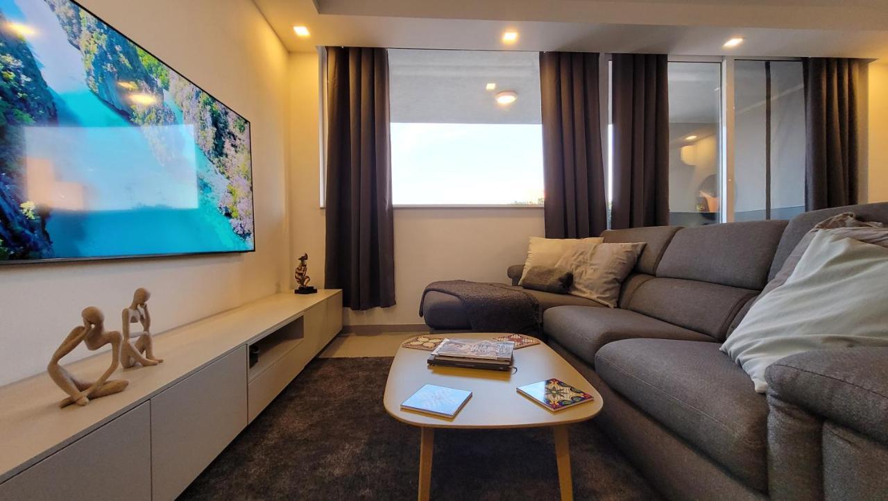 セント・ポールズ・ベイStylish - Modern - Large Terrace - 2 Bed - 200 M From Sea - Fully Air Conアパートメント エクステリア 写真