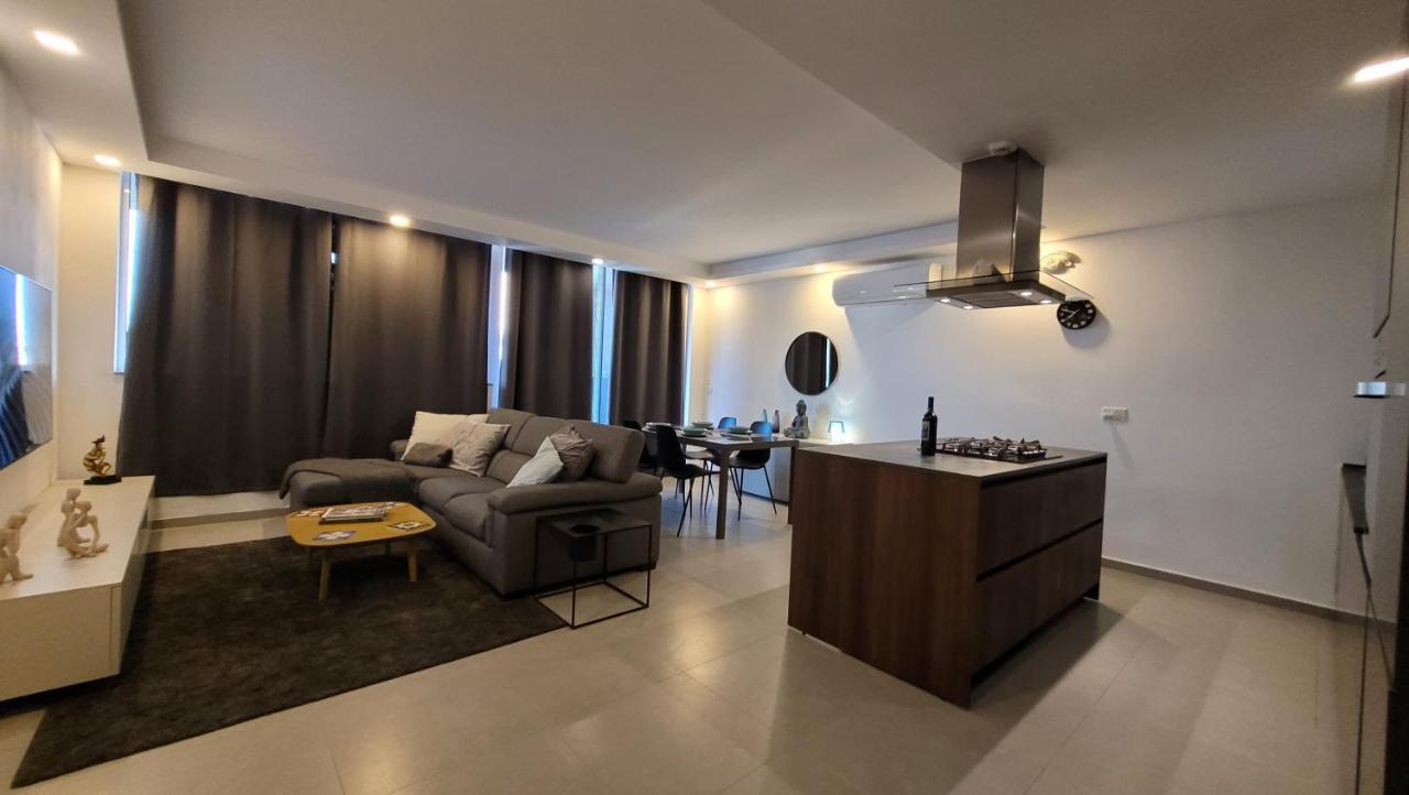 セント・ポールズ・ベイStylish - Modern - Large Terrace - 2 Bed - 200 M From Sea - Fully Air Conアパートメント エクステリア 写真