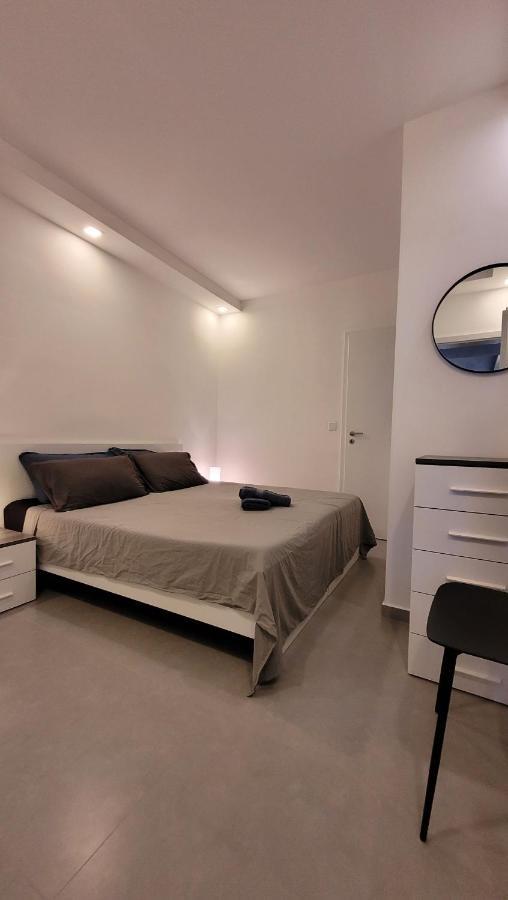 セント・ポールズ・ベイStylish - Modern - Large Terrace - 2 Bed - 200 M From Sea - Fully Air Conアパートメント エクステリア 写真