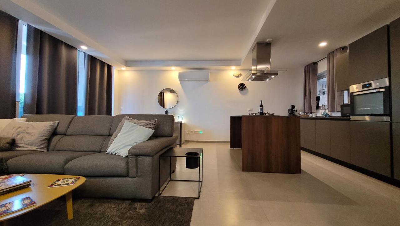 セント・ポールズ・ベイStylish - Modern - Large Terrace - 2 Bed - 200 M From Sea - Fully Air Conアパートメント エクステリア 写真